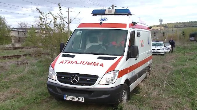 Un adolescent din Cluj s-a electrocutat dupa ce a facut un selfie pe un tren dezafectat. Are arsuri pe 80% din corp