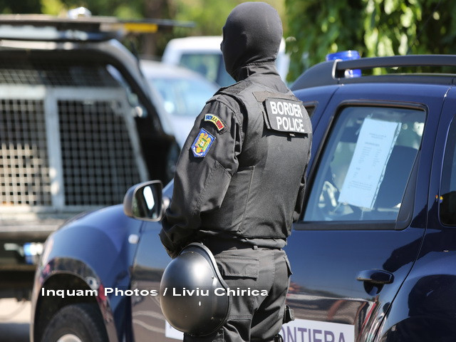 Refugiati prinsi de politia de frontiera dupa ce au incercat sa treaca fraudulos granita Romaniei