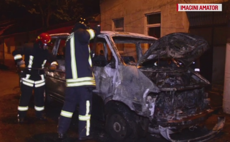 Reglare de conturi in Lugoj. O familie s-a trezit cu masina incendiata si acuza un clan rival ca a pus focul