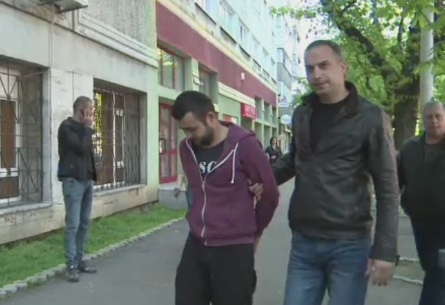 A cunoscut un baiat cu 5 ani mai mare pe Facebook si apoi 2 prieteni ai lui au abordat-o. Ce a urmat pentru fata din Buzau