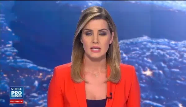 Un copil de doi ani a cazut intr-un put foarte ingust si adanc de 16 metri. Salvatorii iau in calcul demolarea putului