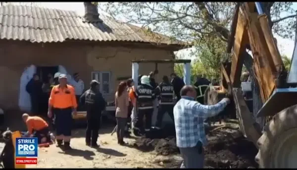 Operatiunea de salvare a copilului de 2 ani cazut intr-un put adanc de 16 metri. Pompierii se lupta de 9 ore sa-l scoata