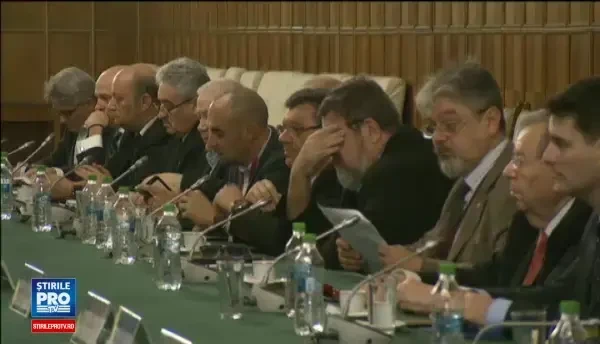 Sindicatele ar putea fi infiintate in viitor doar cu 3 persoane, la fel ca un partid politic. Ce presupune proiectul de lege