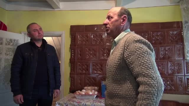 Doi tineri, arestati dupa ce au talharit un barbat de 78 de ani. Agresorii l-au batut pana le-a spus unde tine pensia