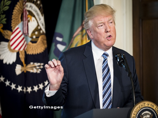 La 100 de zile de cand a devenit presedinte, Trump anunta o "reforma istorica". Cand va fi gata zidul de la granita cu Mexic