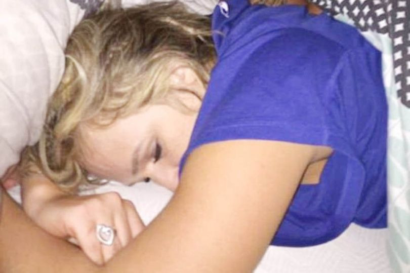 Reactia total neasteptata a unui barbat care isi gaseste iubita in pat cu altul. Povestea, un viral pe Facebook