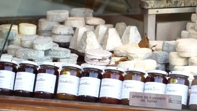 Care este adevarata diferenta dintre branzeturile din Romania si cele din Franta. La noi nu exista un standard de calitate