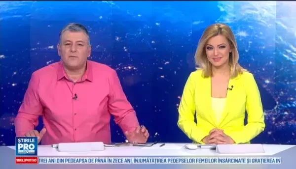 O fetita de doi ani din China a scapat cu viata dupa ce au trecut peste ea 2 masini. Cum a ajuns copila in mijlocul soselei