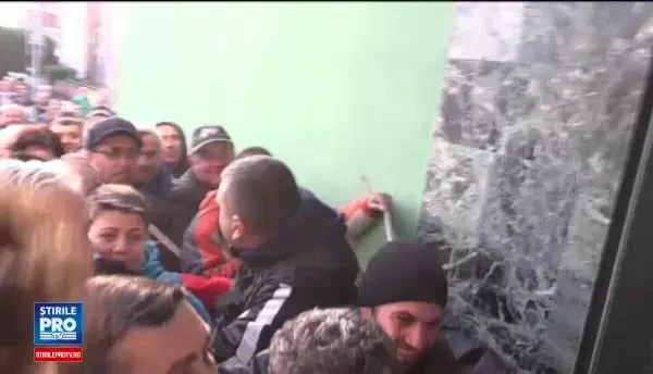 Dupa 5 zile de cozi, in Alba Iulia s-a dat batalia finala pe un loc de parcare.