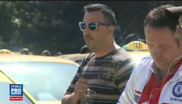 Protestul taximetristilor din Piata Victoriei s-a incheiat. In urma lor au ramas coji de seminte si chistoace