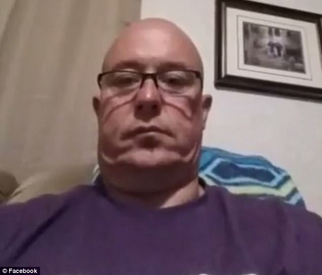 Suparat ca l-a parasit iubita, barbatul s-a impuscat in cap in timp ce era LIVE pe Facebook