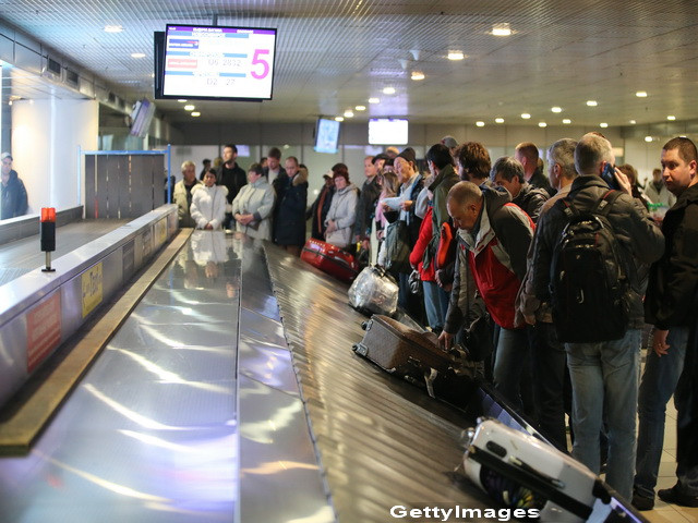 United Airlines ii va recompensa pe cei care isi cedeaza locurile cu sume de pana la 10.000 de dolari
