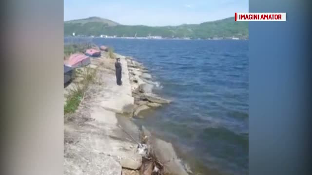 Un barbat in varsta de 35 de ani din Orsova si-a pierdut viata dupa ce a alunecat si a cazut in apa. Dupa ce se uita
