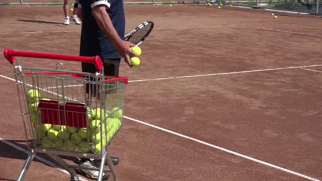 Antrenorul de tenis arestat dupa ce si-ar fi agresat sexual eleva de 11 ani, eliberat. Cum au primit vestea colegii sai