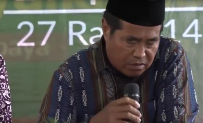 Un indonezian a murit in timp ce citea din Coran, in timpul unei transmisiuni in direct. VIDEO