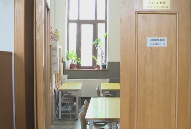 Profesorii pot ajunge la inchisoare pentru luare de mita. Decizia ICCJ in cazul unei profesoare care a cerut bani elevilor