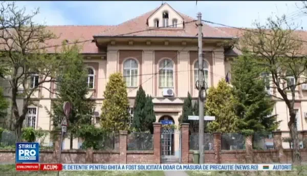 Elevii unei scoli din Timisoara nu mai fac matematica din ianuarie, pentru ca nu au profesoare. Parinte: