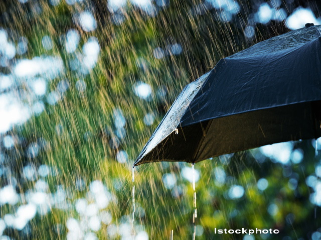 Instabilitate atmosferica in aproape toata tara. Cod de ploi torentiale, vijelii si grindina