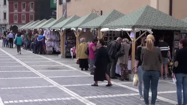 Brasovul sarbatoreste nu numai 1 Mai, ci si zilele orasului: petreceri culinare, degustari de vinuri si hore in aer liber