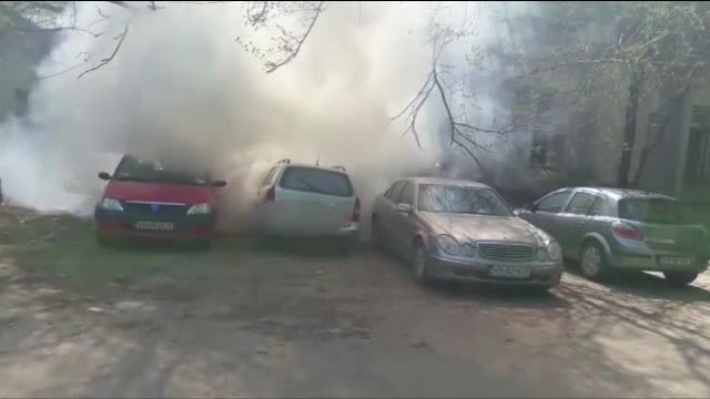 Panica in curtea spitalului din Focsani. Masina unei femei care venise cu copilul la urgenta a luat foc in parcare