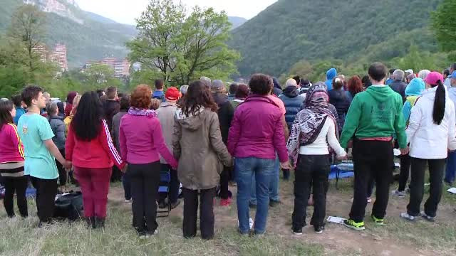 Aproximativ 1000 de persoane s-au dus la Herculane, la o tabara de yoga: "Te simti in forma buna si ai o stare de fericire"