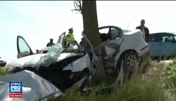 Grav accident in judetul Buzau. O mama a murit dupa ce a facut accident cu masina in care se afla fetita ei de 7 ani