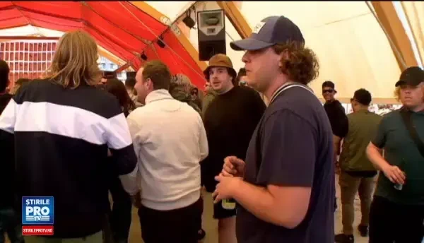 Maratonul petrecerilor a inceput in Mamaia. Mii de tineri au dansat pe plaja cu o frenezie greu de descris