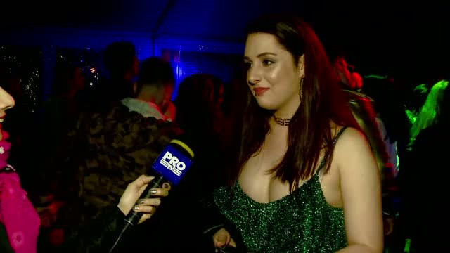 Temperaturile scazute de pe litoral nu le-au dat batai de cap tinerilor pregatiti de distractie. Cum s-au incalzit