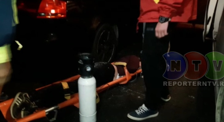 O tanara a fost luata cu targa de pe plaja din Mamaia dupa ce a baut in exces. FOTO