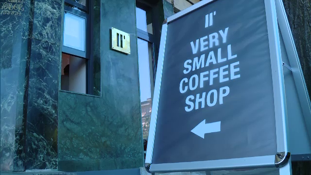 Are doar 6 metri patrati, este cea mai mica din Europa si se afla in Bucuresti. Cum arata cafeneaua