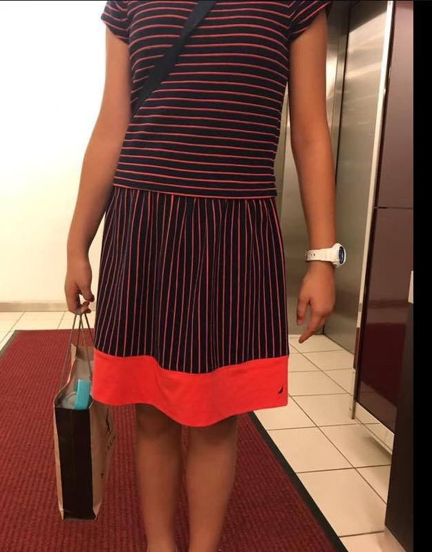 O fata de 12 ani a fost obligata sa abandoneze un concurs de sah fiindca rochia ei era considerata prea "seducatoare". FOTO