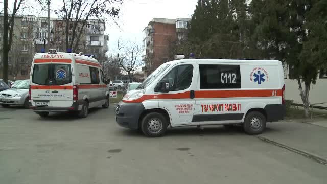 Tanar injunghiat in fata unui club "de fite" din Mamaia. Atacatorii nu au fost inca prinsi