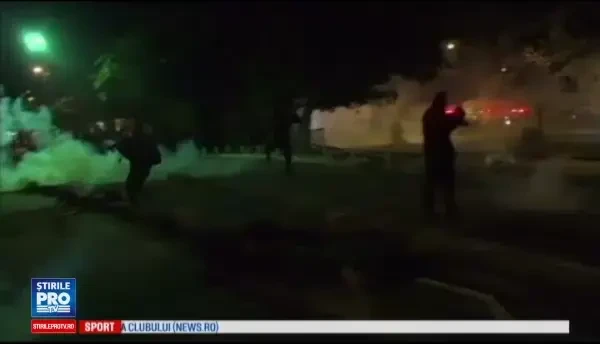 Brazilia, marcata de violente la finalul primei greve generale din ultimii 20 de ani. Zeci de autobuze si masini, incendiate