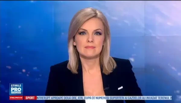 A coborat din masina, intr-un tunel, dar a uitat sa traga frana de mana. Ce a patit femeia cand vehiculul s-a pus in miscare