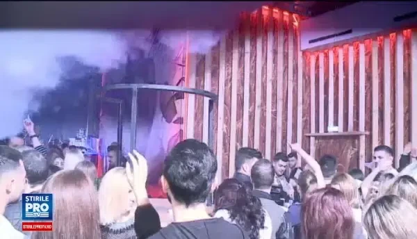 Bauturi scumpe si tinute extravagante. Cluburile cu pretentii din Mamaia, pline cu tineri dornici de distractie