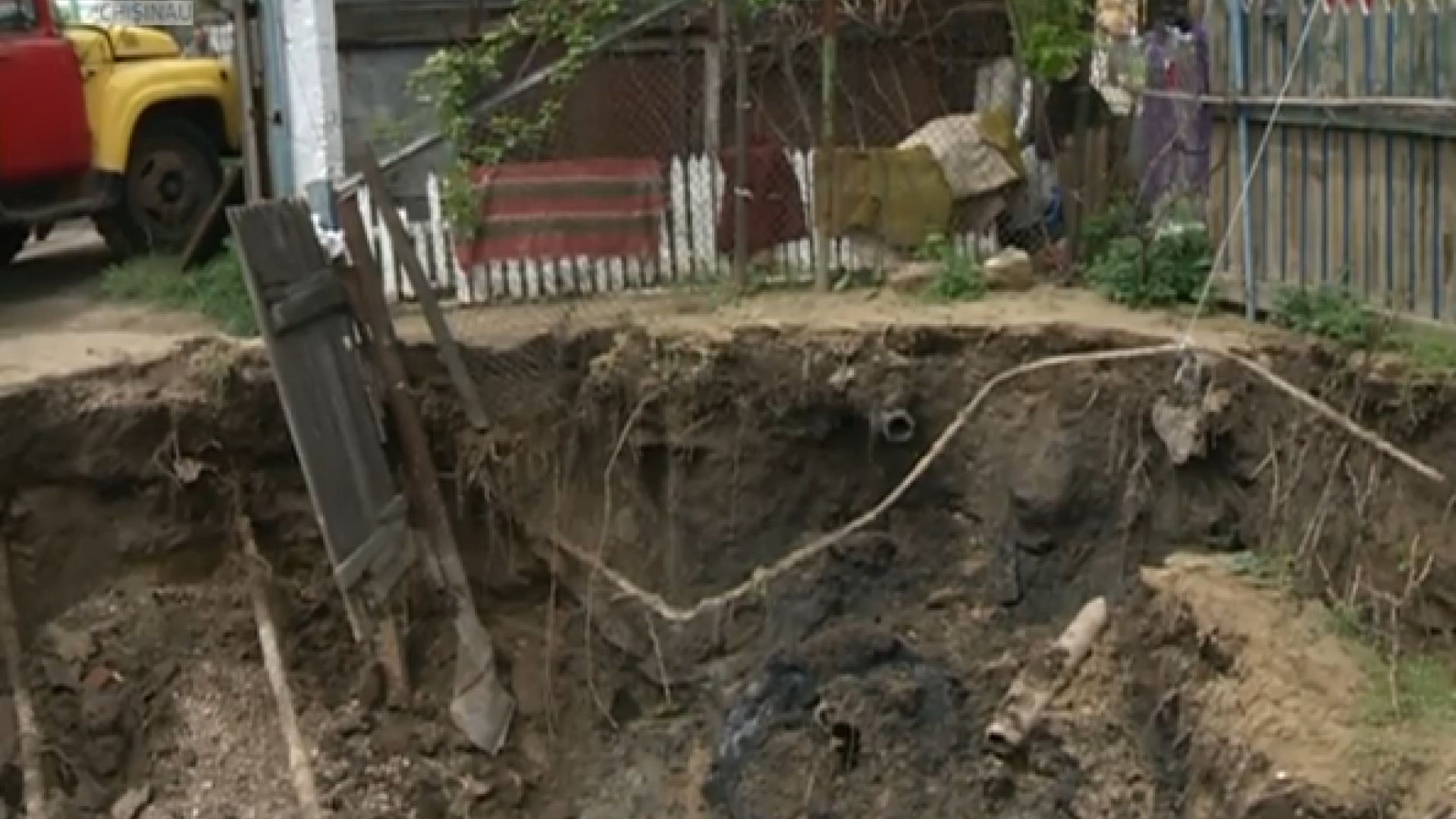 Un barbat din Chisinau a avut o surpriza de proportii azi, cand a deschis poarta. Ce a aparut in fata curtii sale. VIDEO