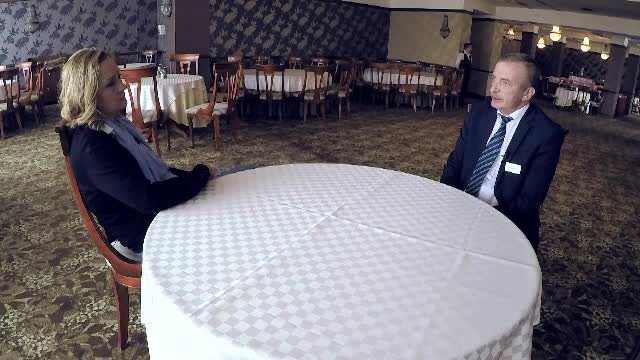 A lucrat pentru ministrul Apararii, dar a ajuns sa piarda totul. "Cand esti alcoolic, esti un om inchis intr-o sticla"