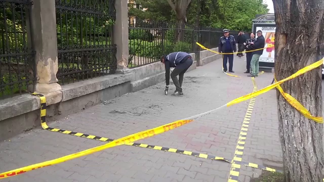 Barbat din Cluj, injunghiat intr-o statie de autobuz de un om al strazii. In ce stare este victima