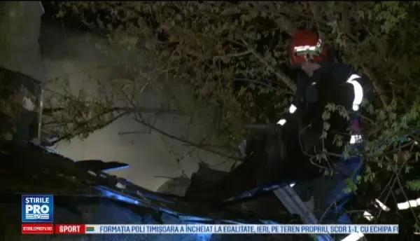 Un barbat din Capitala a uitat o tigaie pe aragaz, iar casa i-a luat foc. Am parul ars, mana arsa, unicul vinovat sunt eu