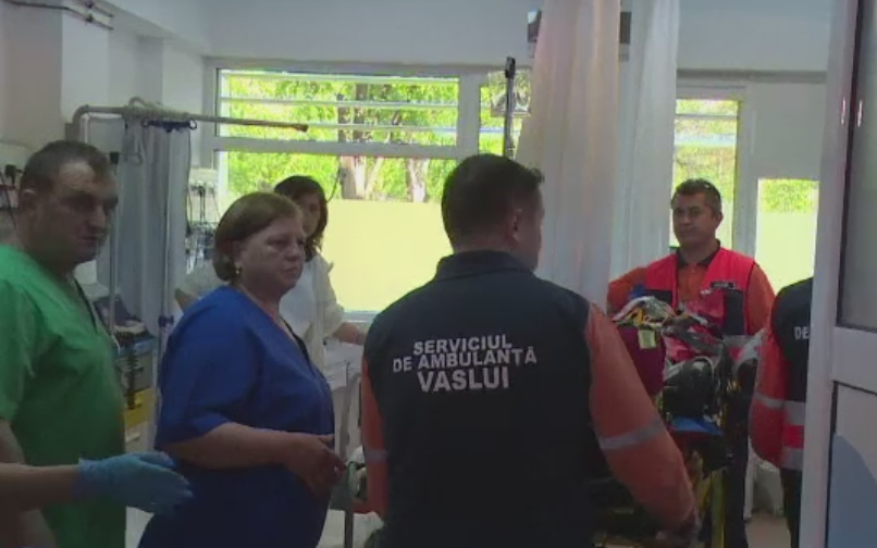 Incident socant in Vaslui. Un copil a cazut cu pieptul intr-un tarus; medicii l-au gasit respirand prin gaura din plaman