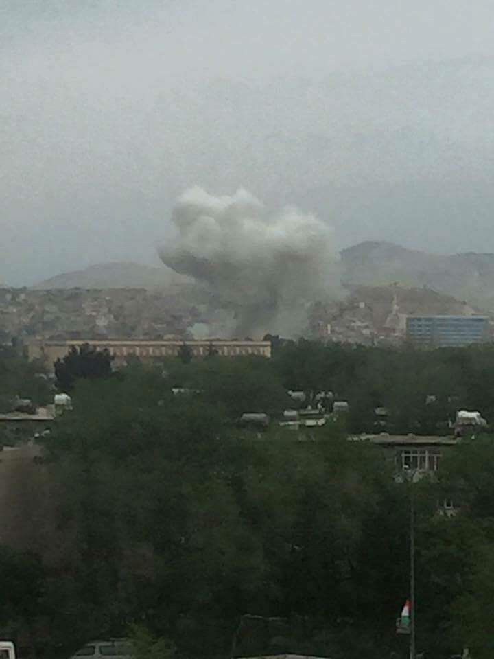 Statul Islamic a revendicat atacul impotriva unui convoi NATO la Kabul. Bilantul: 8 morti si 28 de raniti