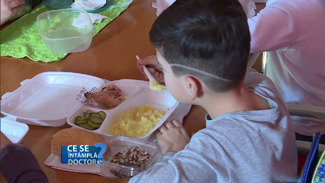 Cat de importanta este alimentatia iin timpul adolescentei. Dereglarile functionale grave ce pot aparea la aceasta varsta