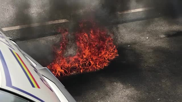 Adolescent împușcat mortal, după ce a încercat să dea foc unei secții de poliție