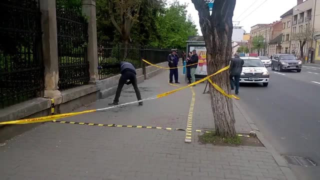 Un om al strazii, arestat dupa ce a injunghiat un barbat in statia de autobuz. Ce a facut ranitul imediat