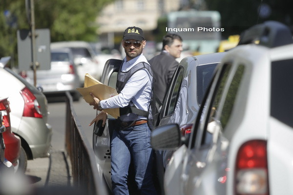 Dosarul CFR Marfa: 21 de persoane retinute, intre care un fost director. 73.900 lei, 15.800 euro si 21.600 dolari, ridicati