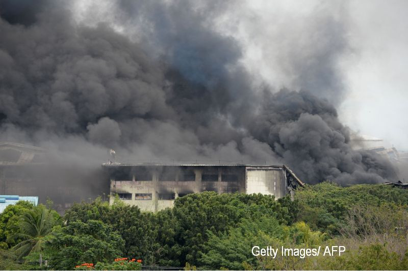Cel putin 15 persoane au fost ranite, in urma unei explozii la o fabrica chimica din Spania. VIDEO