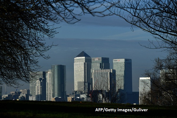 Cutremur pe piața britanică. Gigantul care renunță la 13.000 de joburi și părăsește biroul din Londra