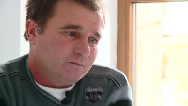 Are o sotie si trei copii, insa o greseala facuta in urma cu 10 ani i-a distrus viata. "Ce am pierdut? Cinstea si umanitatea"
