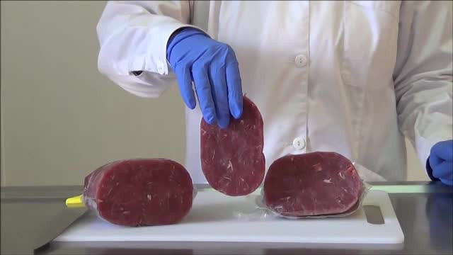 Scandal în Belgia. Un mare producător, care exportă în sud-estul Europei, folosea carne stricată