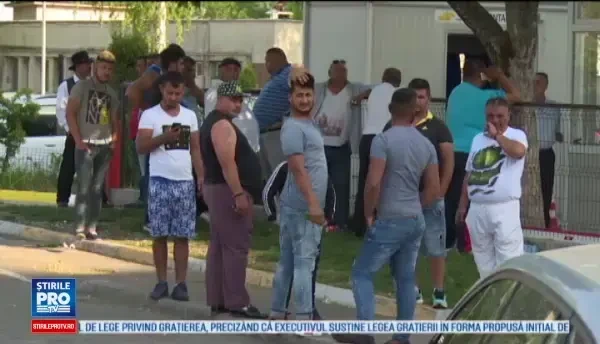 Bataie cu furci, bate si topoare intr-un sat din Arges. Motivul conflictului ar fi fost o fata